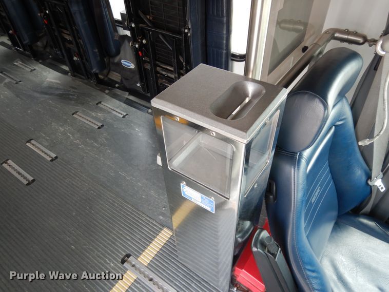 image for item DM6309 2009 Ford E450  shuttle bus