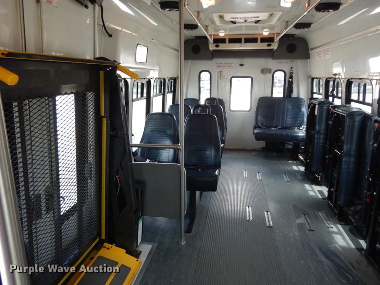 image for item DM6309 2009 Ford E450  shuttle bus