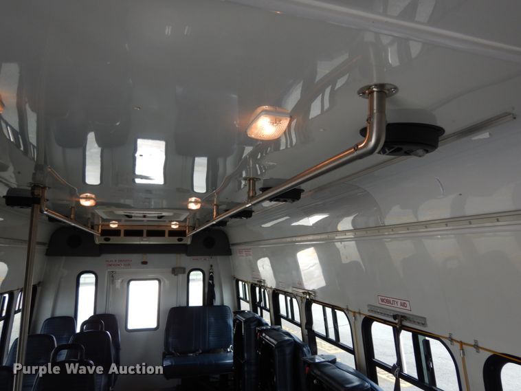 image for item DM6309 2009 Ford E450  shuttle bus