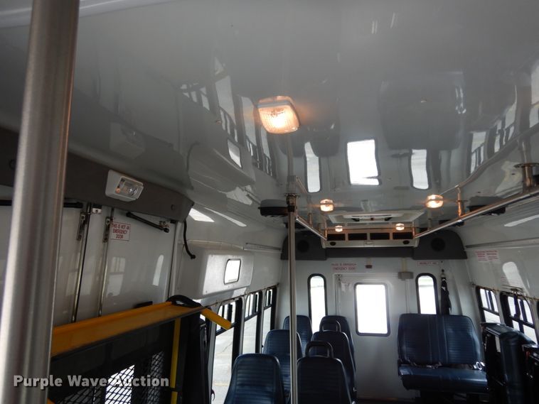 image for item DM6309 2009 Ford E450  shuttle bus