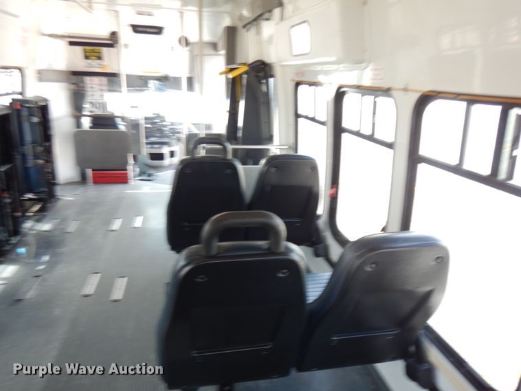 image for item DM6309 2009 Ford E450  shuttle bus