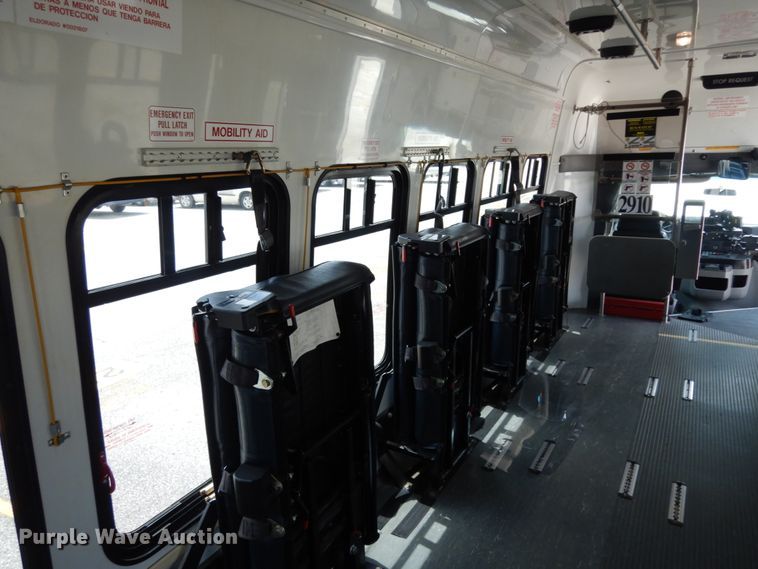 image for item DM6309 2009 Ford E450  shuttle bus