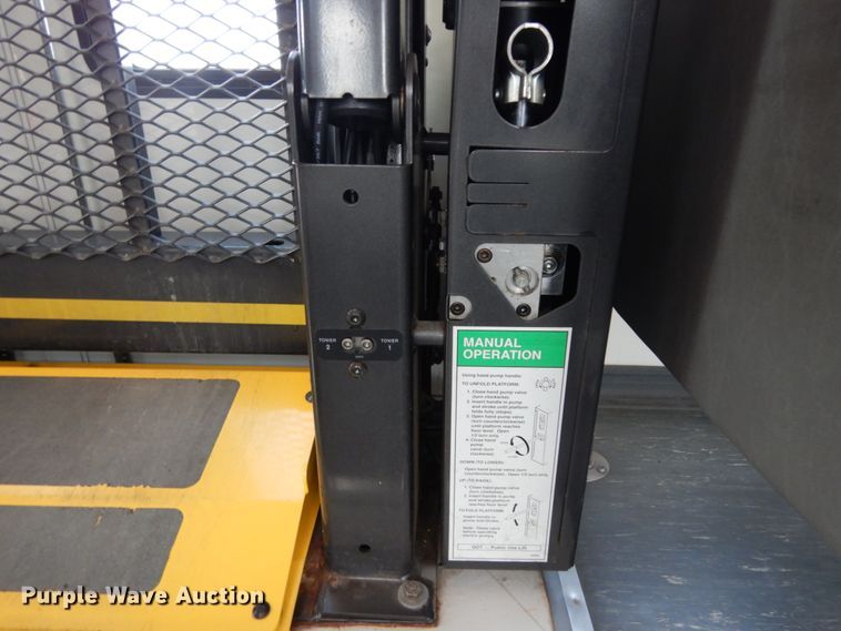 image for item DM6309 2009 Ford E450  shuttle bus