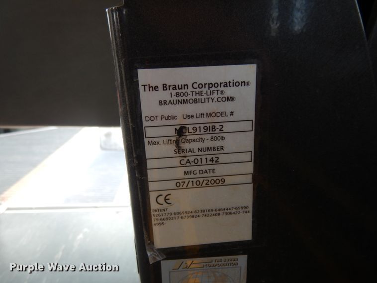 image for item DM6309 2009 Ford E450  shuttle bus