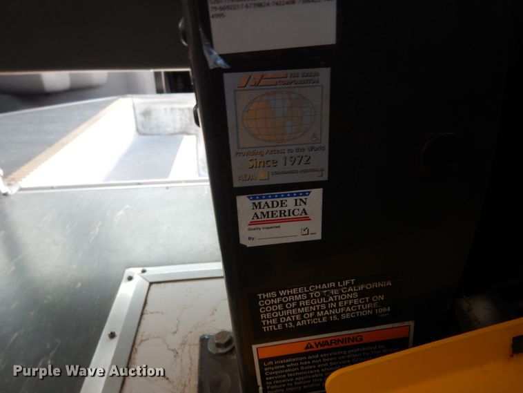 image for item DM6309 2009 Ford E450  shuttle bus