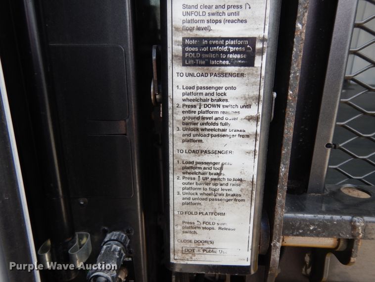 image for item DM6309 2009 Ford E450  shuttle bus