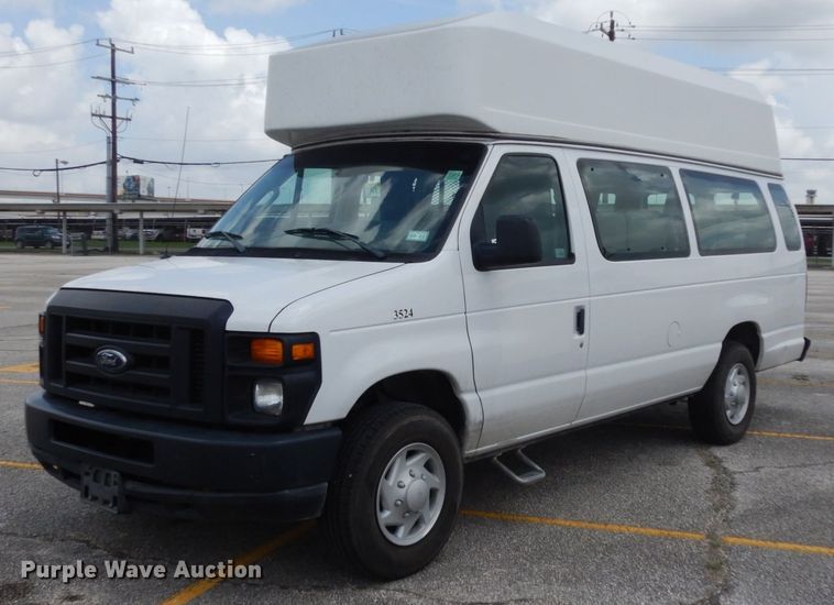 image for item DM6310 2009 Ford E350 Super Duty  shuttle bus