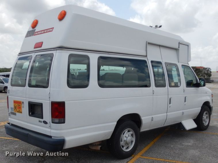image for item DM6310 2009 Ford E350 Super Duty  shuttle bus