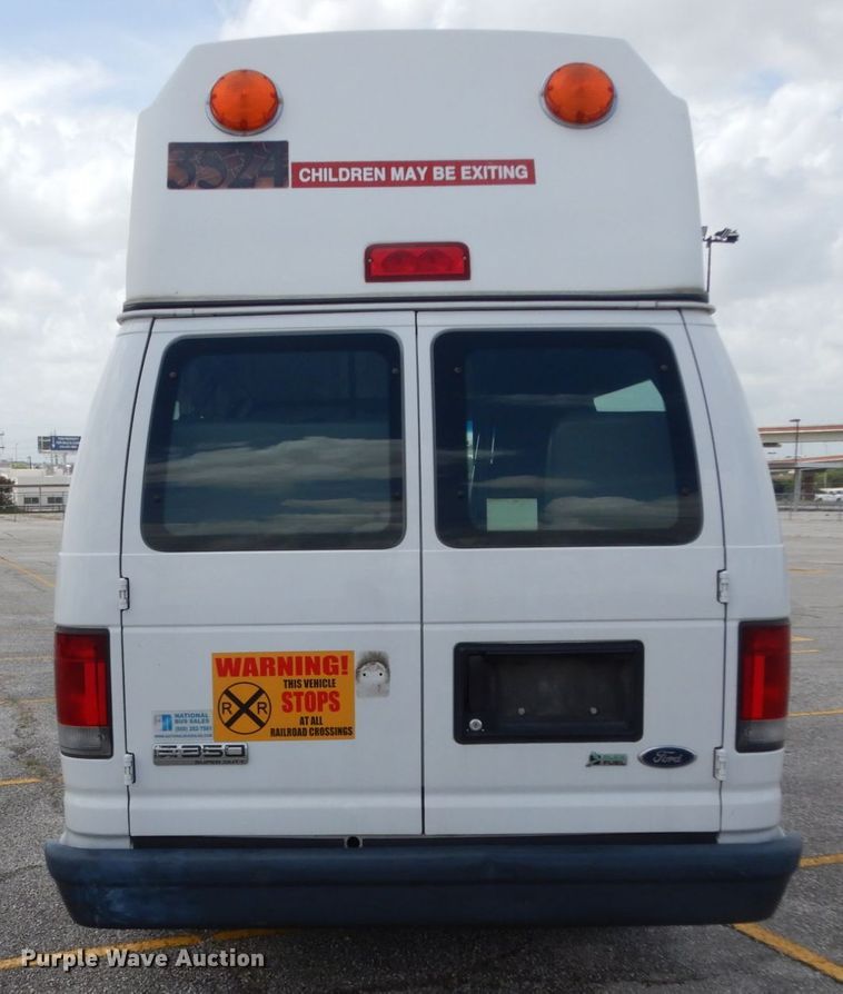 image for item DM6310 2009 Ford E350 Super Duty  shuttle bus