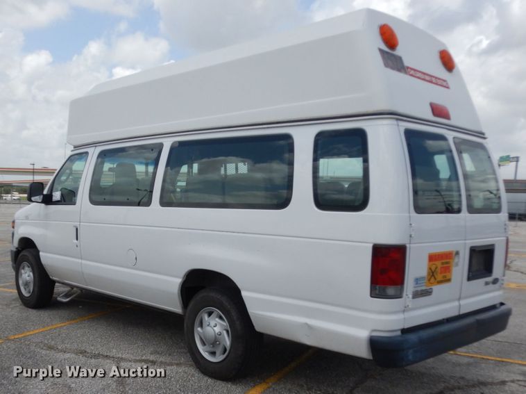 image for item DM6310 2009 Ford E350 Super Duty  shuttle bus