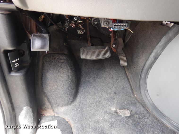 image for item DM6310 2009 Ford E350 Super Duty  shuttle bus