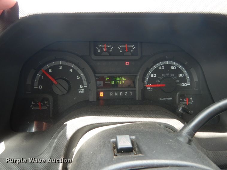 image for item DM6310 2009 Ford E350 Super Duty  shuttle bus