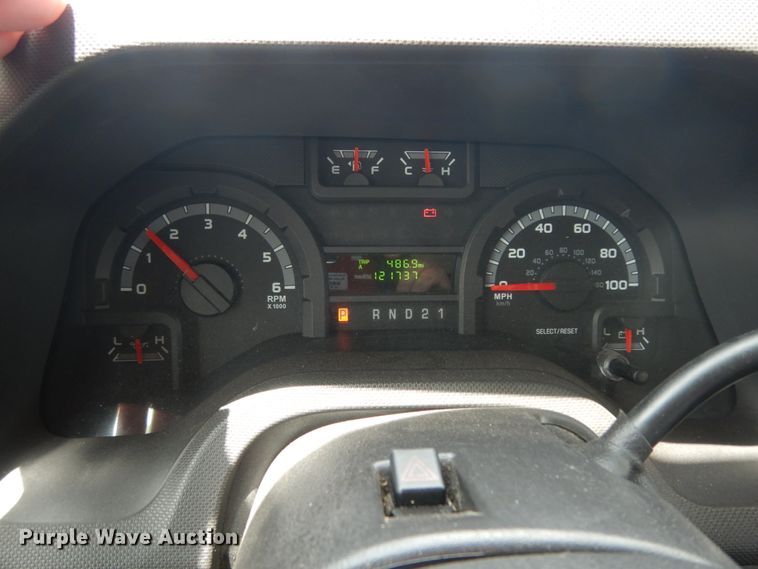 image for item DM6310 2009 Ford E350 Super Duty  shuttle bus