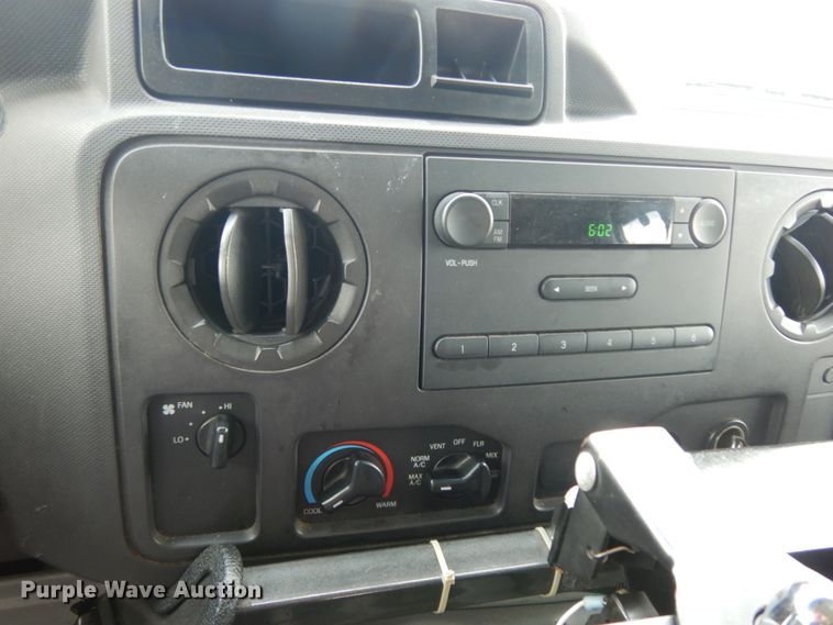 image for item DM6310 2009 Ford E350 Super Duty  shuttle bus