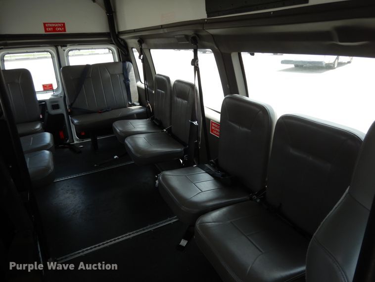 image for item DM6310 2009 Ford E350 Super Duty  shuttle bus