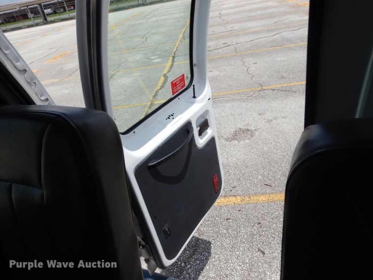 image for item DM6310 2009 Ford E350 Super Duty  shuttle bus