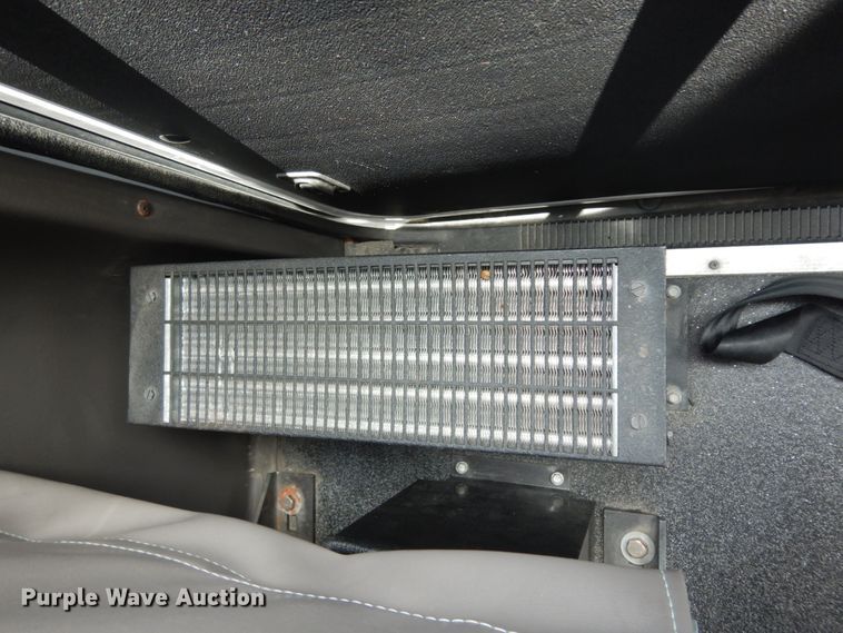 image for item DM6310 2009 Ford E350 Super Duty  shuttle bus