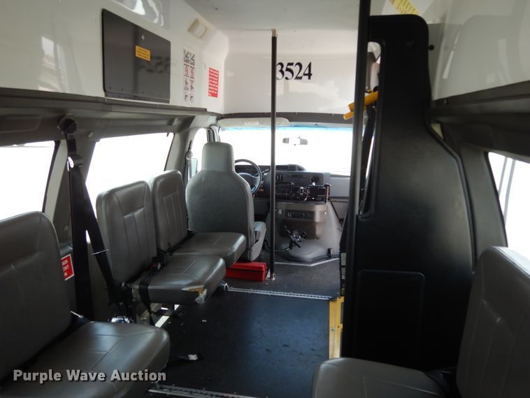 image for item DM6310 2009 Ford E350 Super Duty  shuttle bus