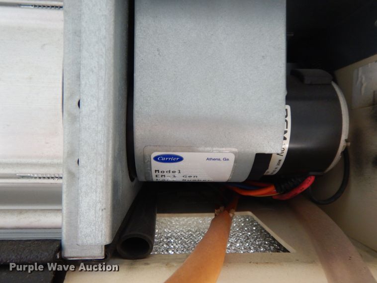 image for item DM6310 2009 Ford E350 Super Duty  shuttle bus