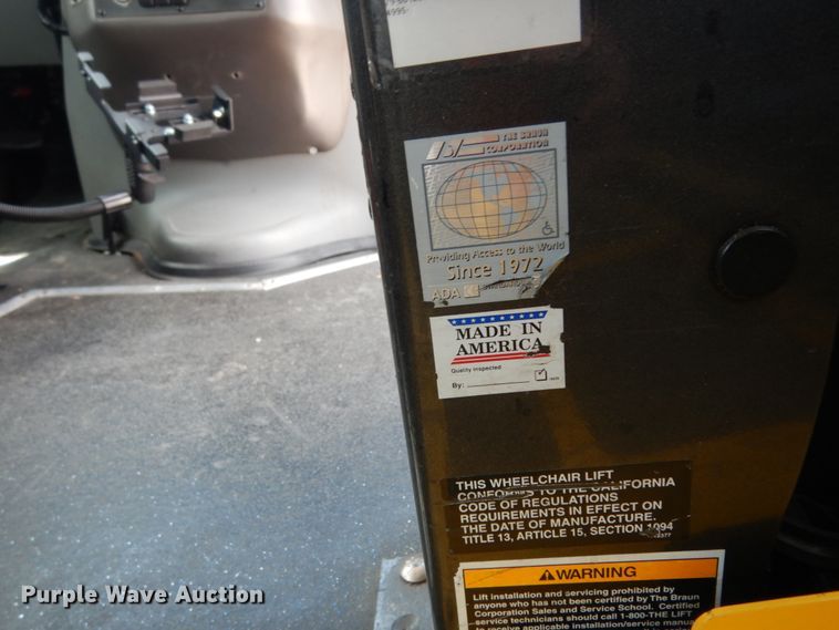 image for item DM6310 2009 Ford E350 Super Duty  shuttle bus