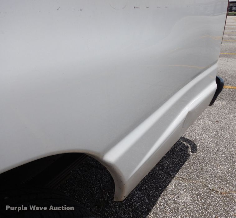 image for item DM6310 2009 Ford E350 Super Duty  shuttle bus