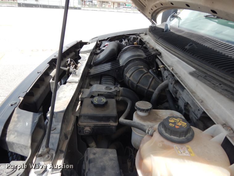 image for item DM6310 2009 Ford E350 Super Duty  shuttle bus