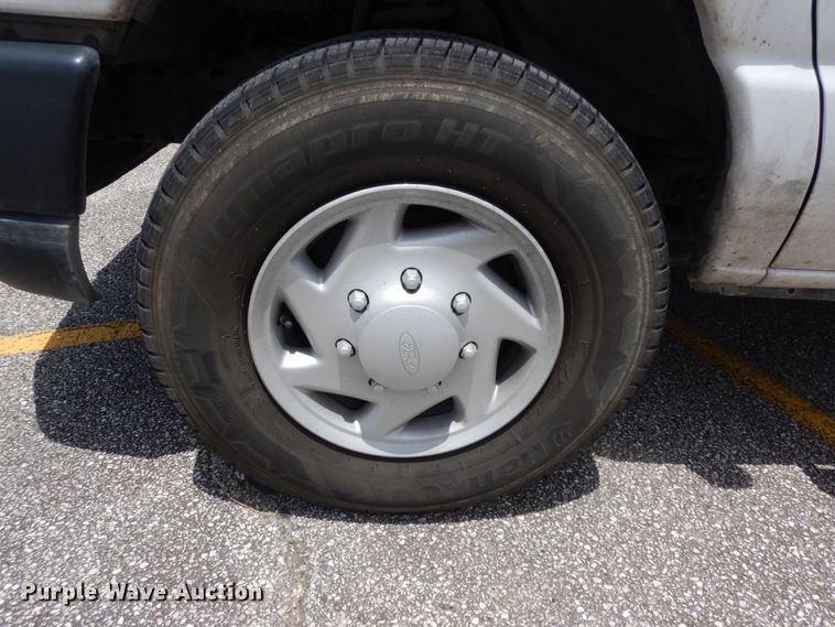 image for item DM6310 2009 Ford E350 Super Duty  shuttle bus