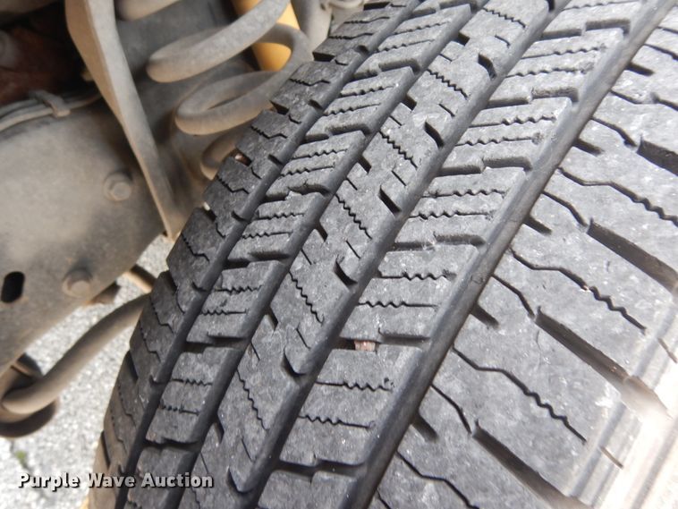 image for item DM6310 2009 Ford E350 Super Duty  shuttle bus