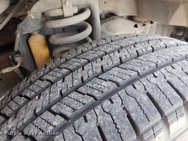 image for item DM6310 2009 Ford E350 Super Duty  shuttle bus