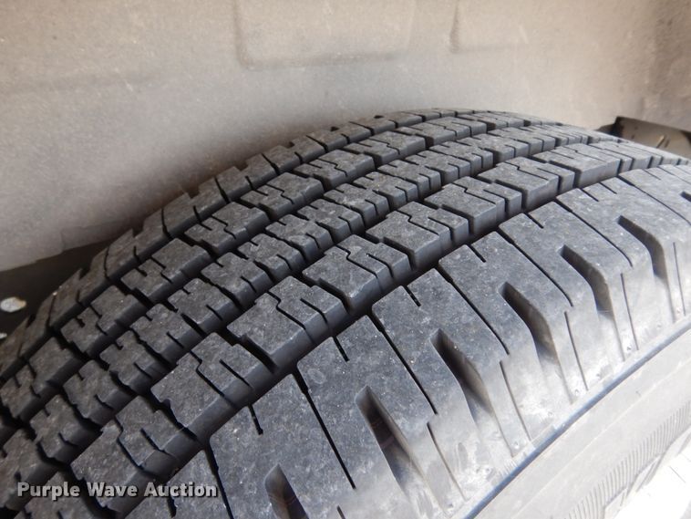 image for item DM6310 2009 Ford E350 Super Duty  shuttle bus