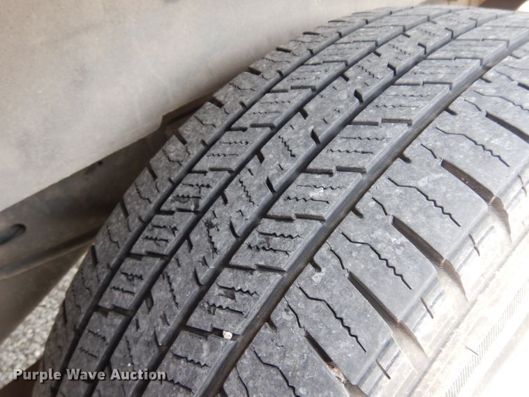 image for item DM6310 2009 Ford E350 Super Duty  shuttle bus