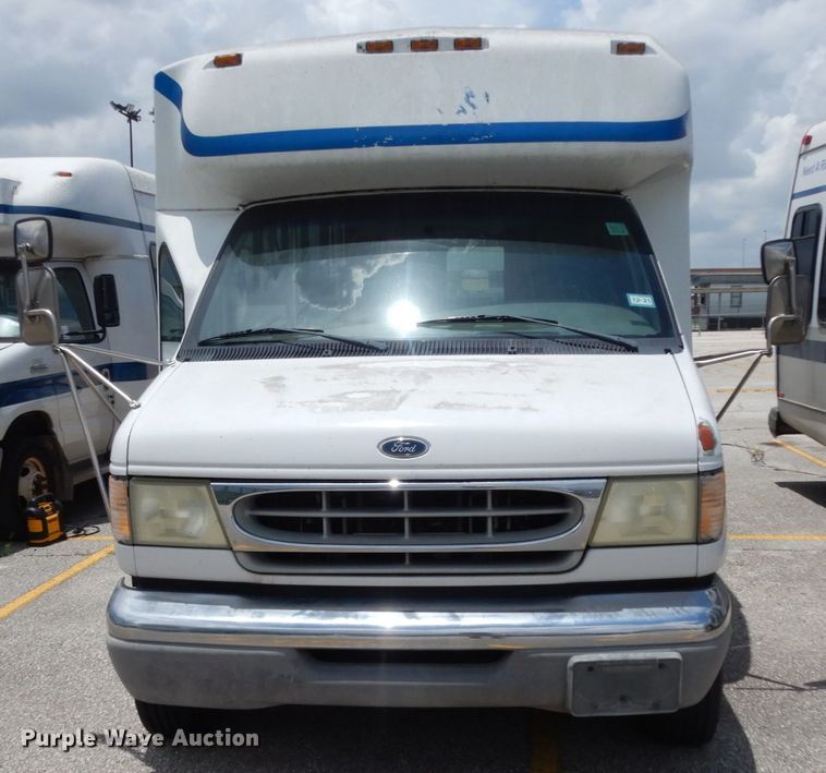 image for item DM6311 2002 Ford Econoline E450  shuttle bus