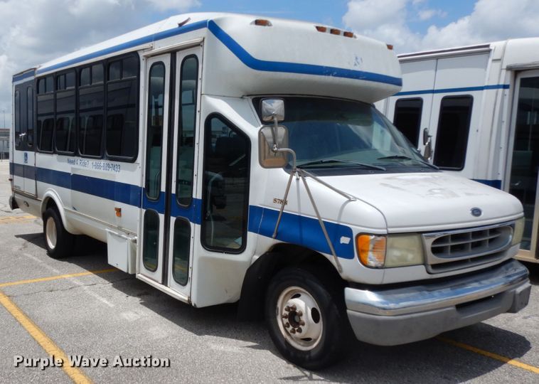 image for item DM6311 2002 Ford Econoline E450  shuttle bus