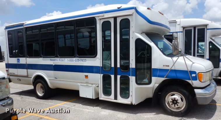 image for item DM6311 2002 Ford Econoline E450  shuttle bus