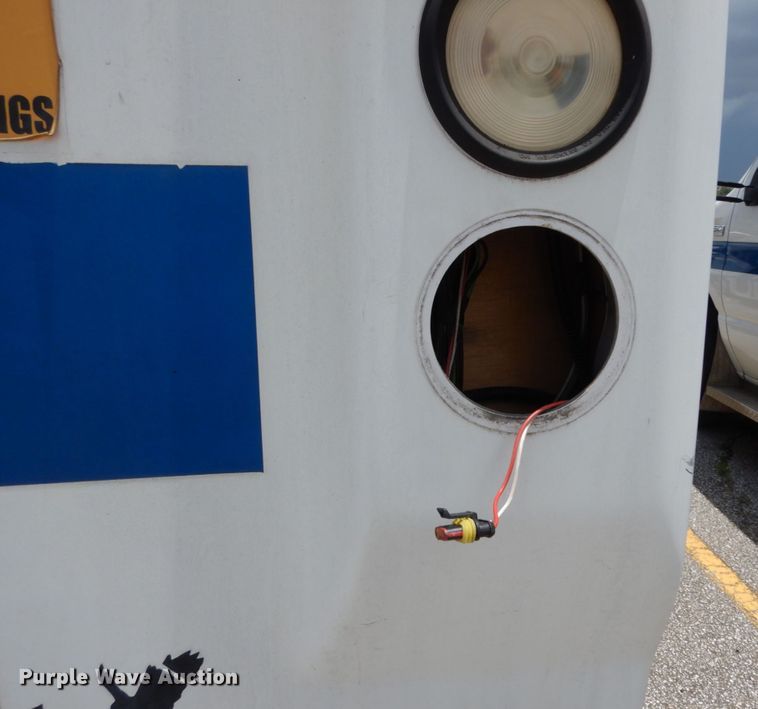 image for item DM6311 2002 Ford Econoline E450  shuttle bus