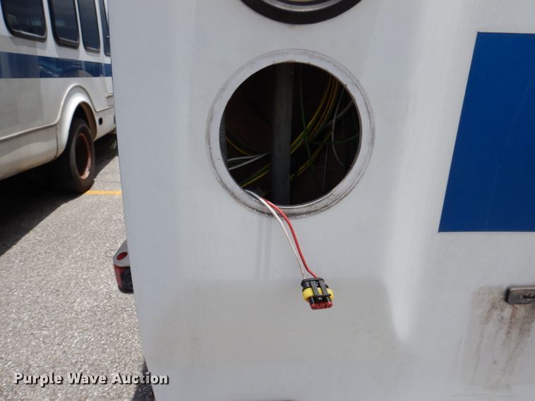 image for item DM6311 2002 Ford Econoline E450  shuttle bus