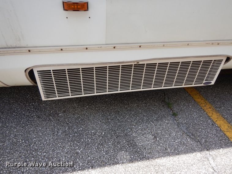 image for item DM6311 2002 Ford Econoline E450  shuttle bus
