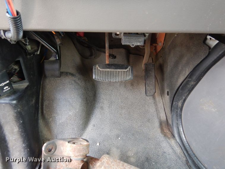 image for item DM6311 2002 Ford Econoline E450  shuttle bus