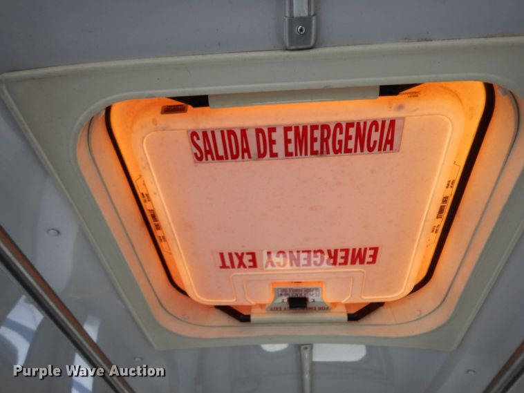 image for item DM6311 2002 Ford Econoline E450  shuttle bus