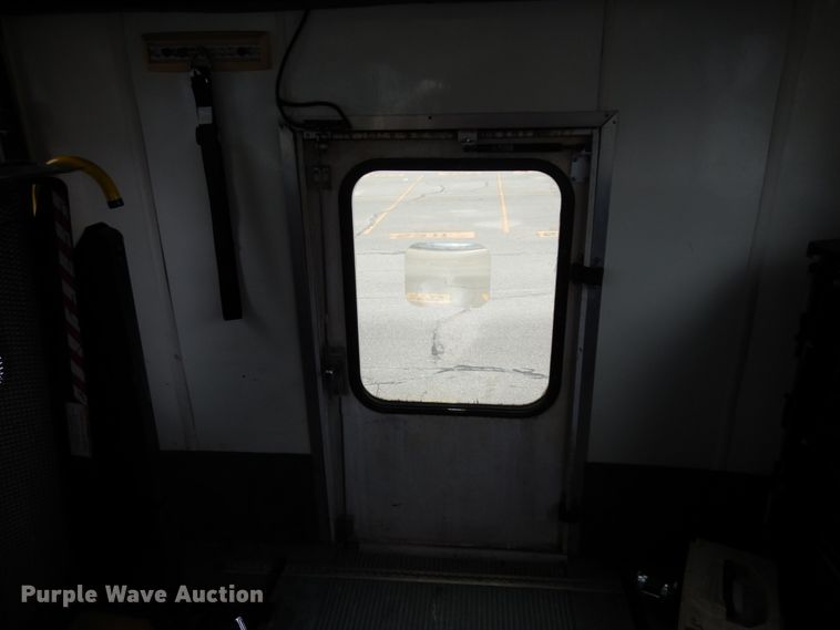 image for item DM6311 2002 Ford Econoline E450  shuttle bus