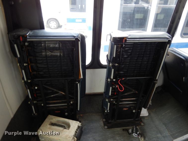 image for item DM6311 2002 Ford Econoline E450  shuttle bus