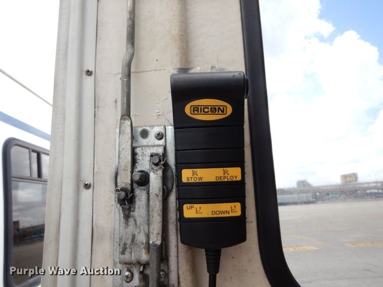 image for item DM6311 2002 Ford Econoline E450  shuttle bus