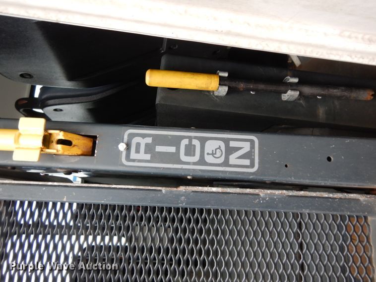 image for item DM6311 2002 Ford Econoline E450  shuttle bus