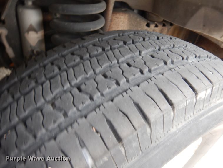 image for item DM6311 2002 Ford Econoline E450  shuttle bus