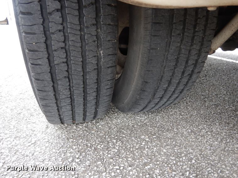 image for item DM6311 2002 Ford Econoline E450  shuttle bus