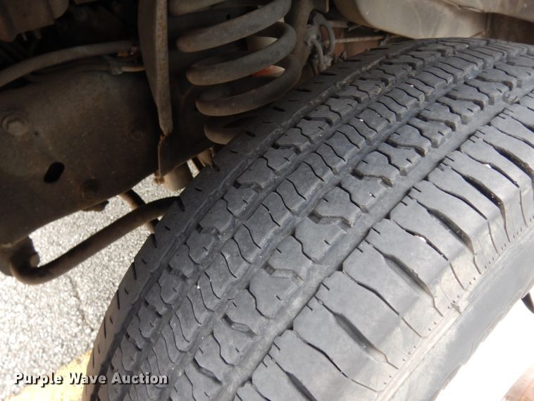 image for item DM6311 2002 Ford Econoline E450  shuttle bus