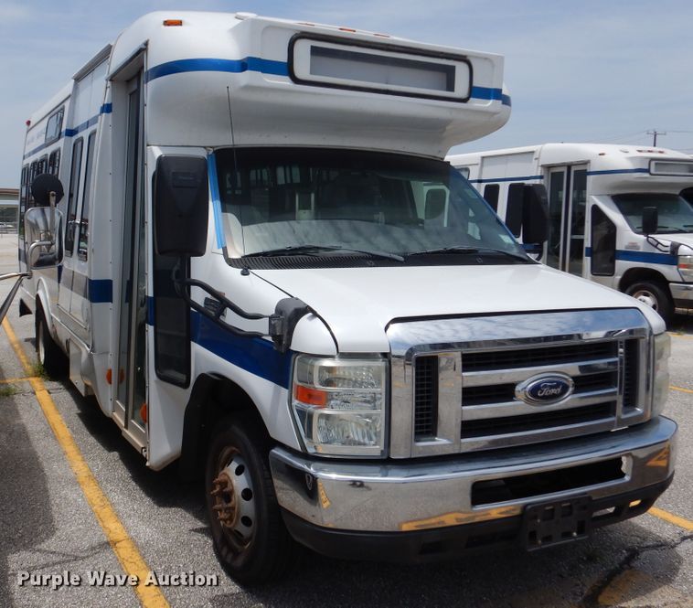 image for item DM6312 2010 Ford Econoline E450  shuttle bus