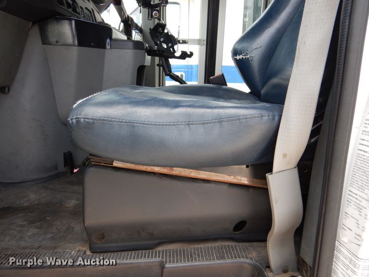 image for item DM6312 2010 Ford Econoline E450  shuttle bus