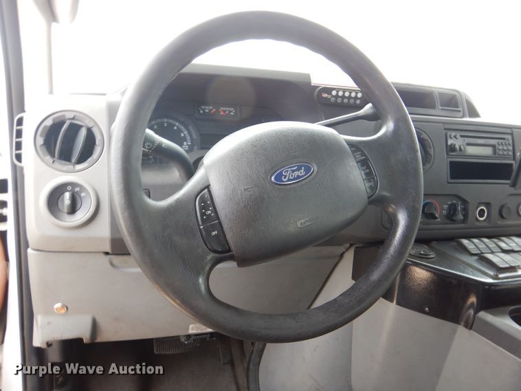 image for item DM6312 2010 Ford Econoline E450  shuttle bus