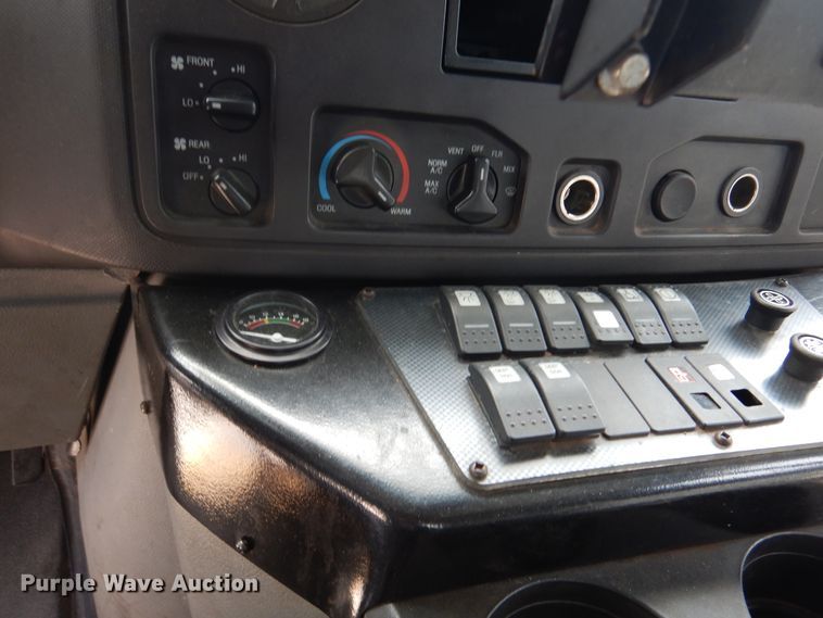 image for item DM6312 2010 Ford Econoline E450  shuttle bus